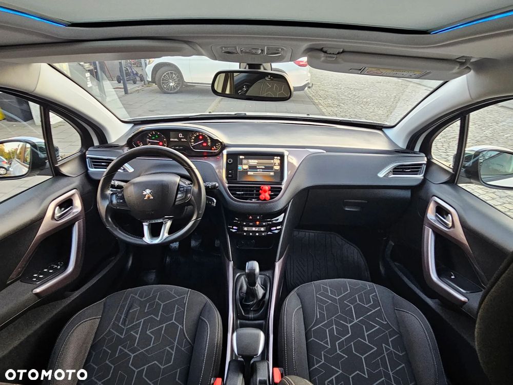 Peugeot 2008 1.2 Pure Tech Style S&S - 6