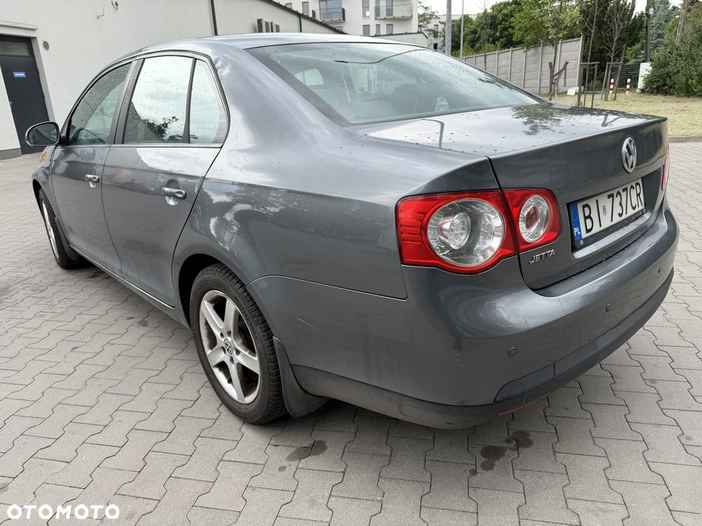 Volkswagen Jetta 1.6 Trendline - 9