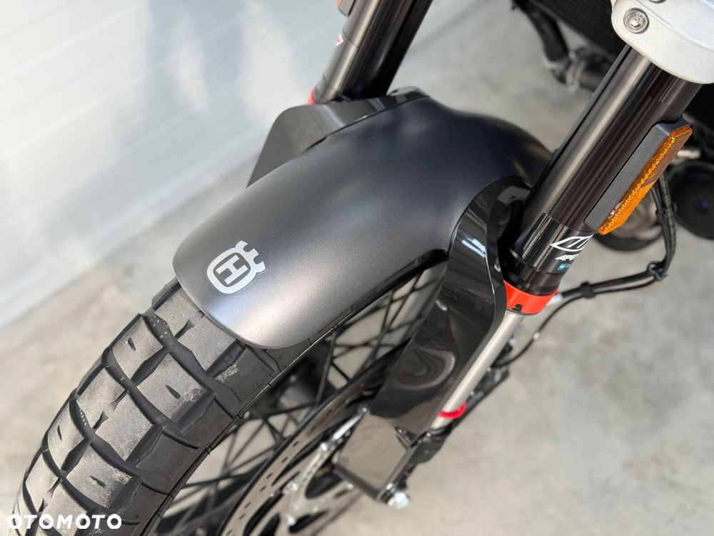 Husqvarna Svartpilen - 23