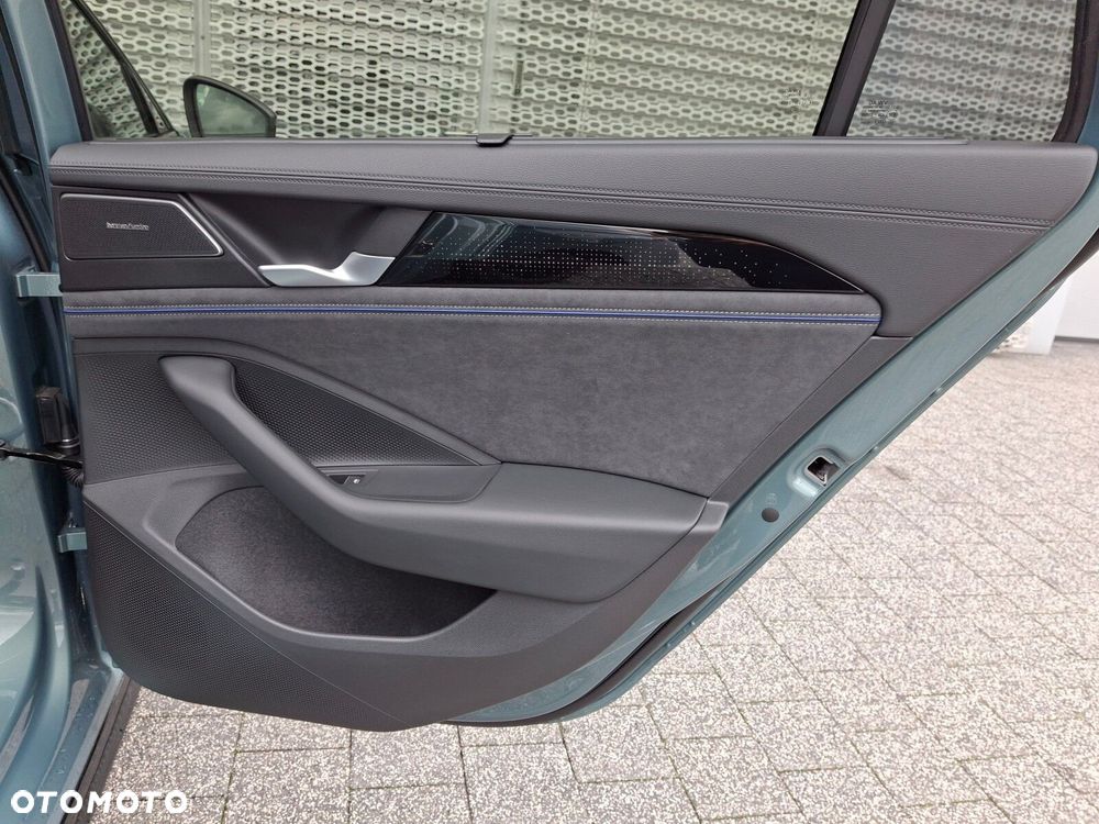 Volkswagen Passat - 22