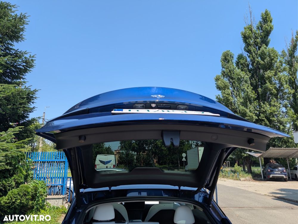 Tesla Model Y - 28