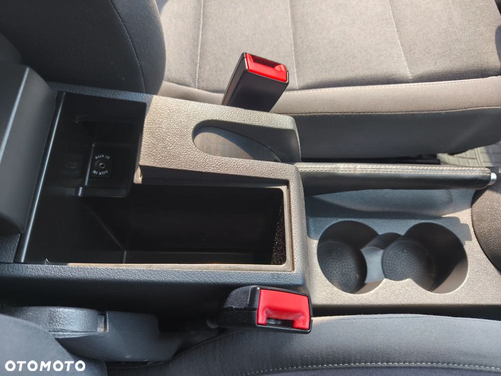 Volkswagen Touran 2.0 TDI DPF STYLE - 21