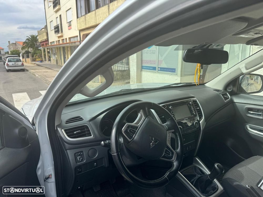 Mitsubishi L200 2.3 DI-D Space Cab Invite Strakar Look 4WD - 13