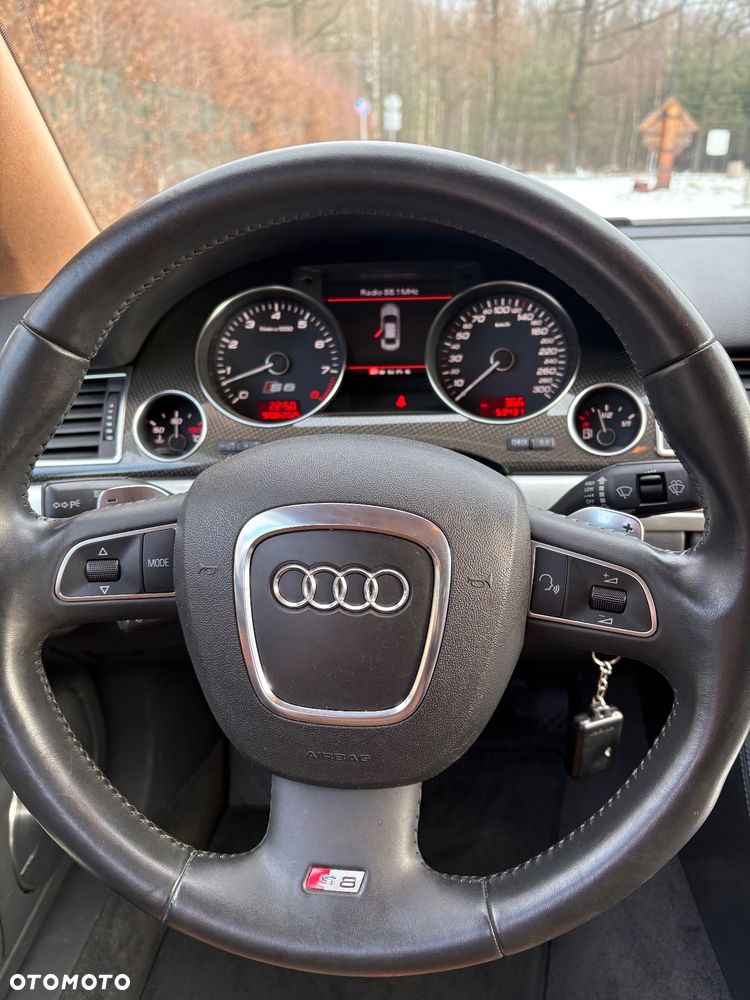 Audi S8 - 6