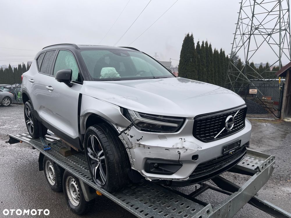 Volvo XC 40 D4 AWD Geartronic R-Design - 3
