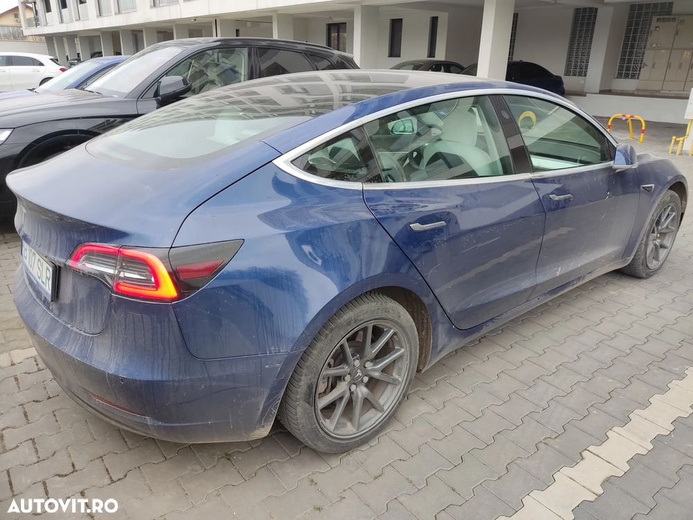 Tesla Model 3 - 7