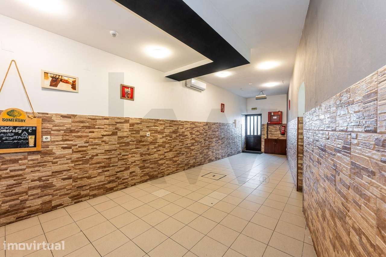 Vende-se Loja Comercial | 194 m2 | Madalena, Vila Nova de Gaia - Grande imagem: 2/33