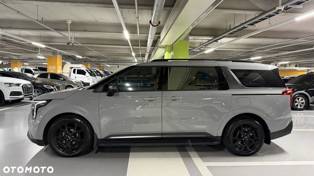 Kia Carnival - 9