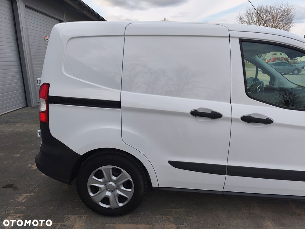 Ford Transit Courier - 8