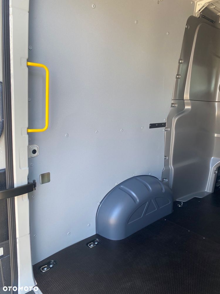 Volkswagen Crafter - 12