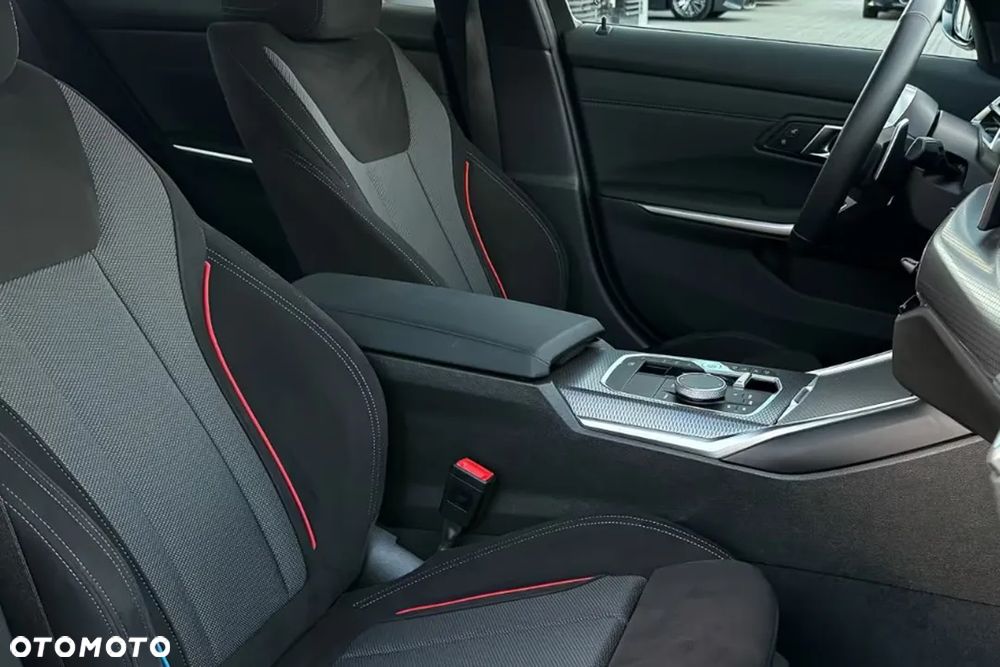 BMW Seria 3 318i M Sport - 13