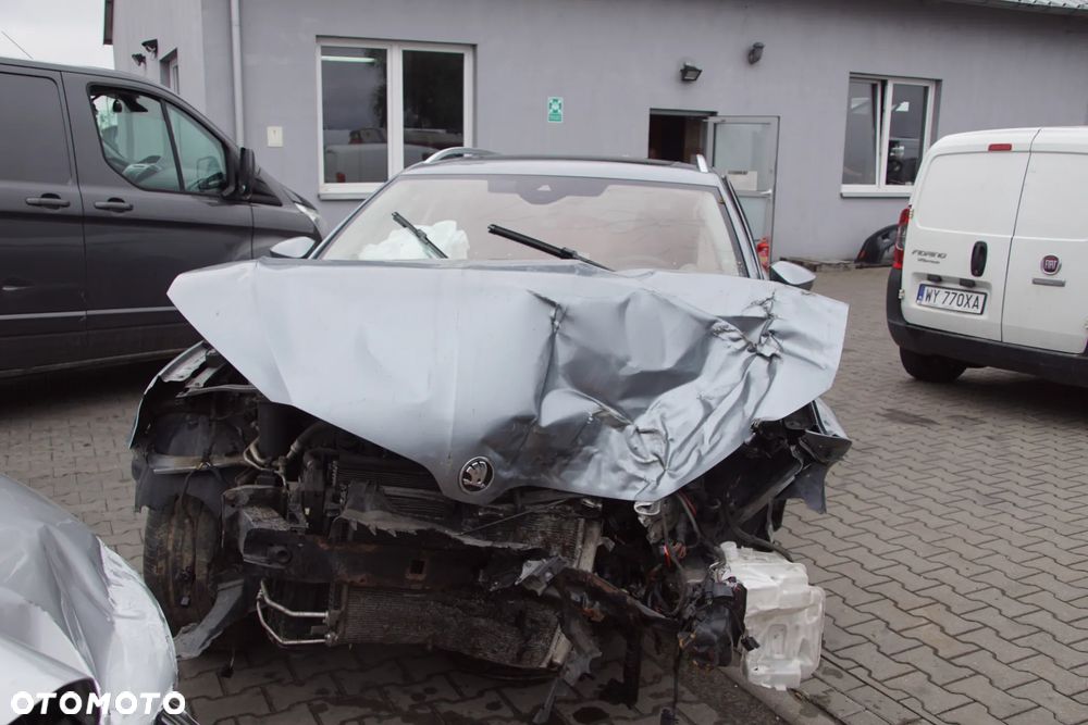 Auto na części - Skoda Superb III 4x4 2.0 TDI 190 KM DFHA SWP LF7M 2018R Silnik Skrzynia Drzwi Błotnik Zderzak Klapa Lampa Lusterko Klamka Szyba Deska Kokpit Sterownik Moduł Czujnik Licznik Wyświetlacz Panel Kierownica - 2