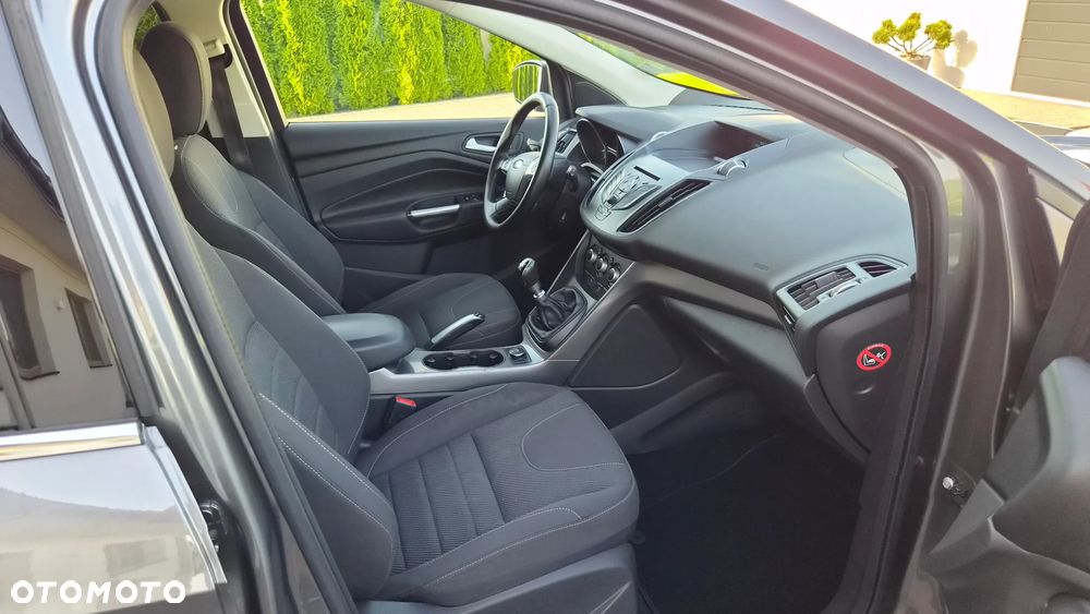 Ford Kuga 1.6 EcoBoost 2x4 Titanium - 8