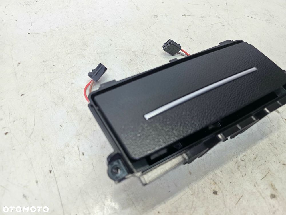 GNIAZDO ZAPALNICZKI TYŁ TUNELU ŚRODKOWEGO AUDI Q7 4M 4M0864061 - 2