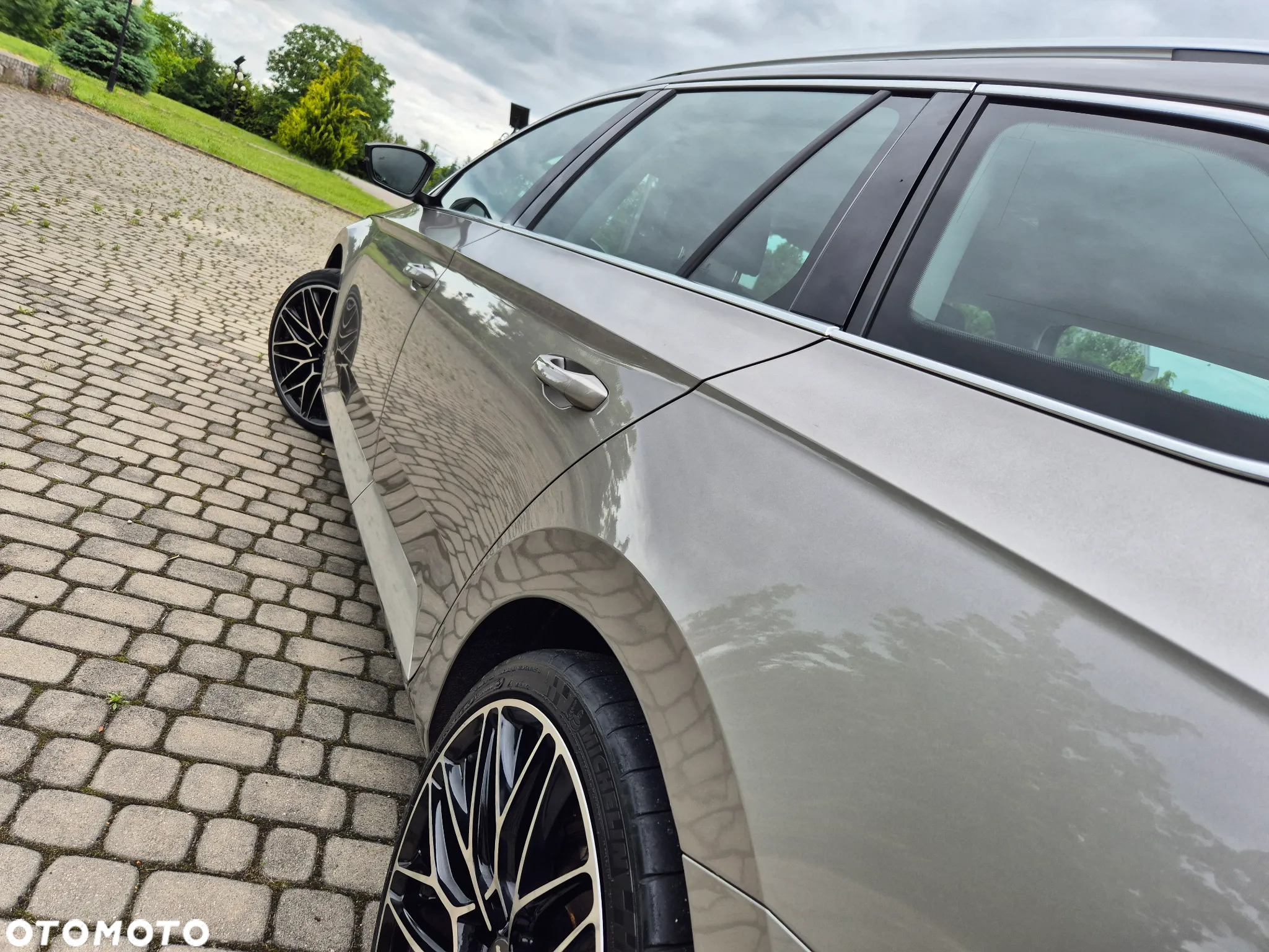 Skoda Superb 2.0 TDI Premium Edition - 11