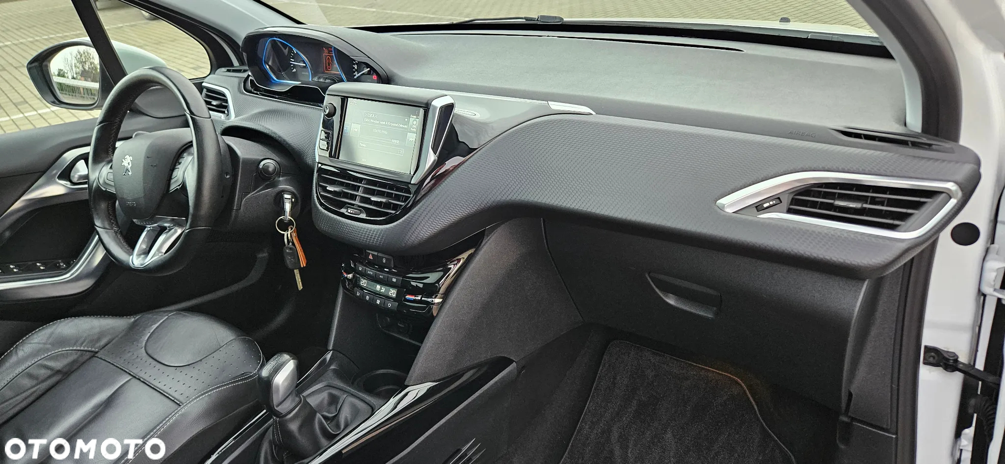 Peugeot 2008 1.2 PureTech Allure S&S - 10
