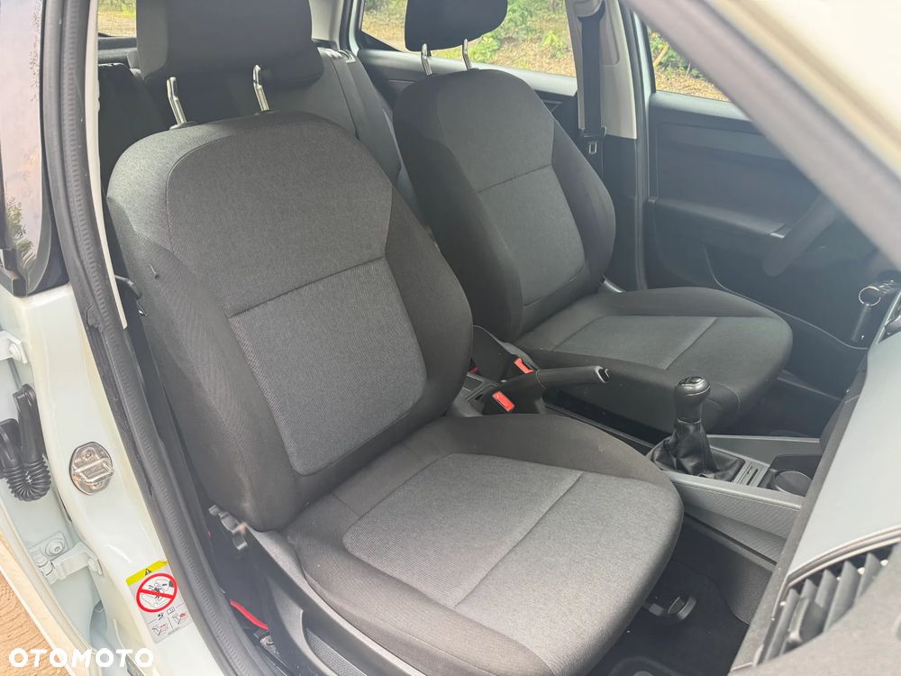 Skoda Fabia 1.0 MPI Cool Plus - 22