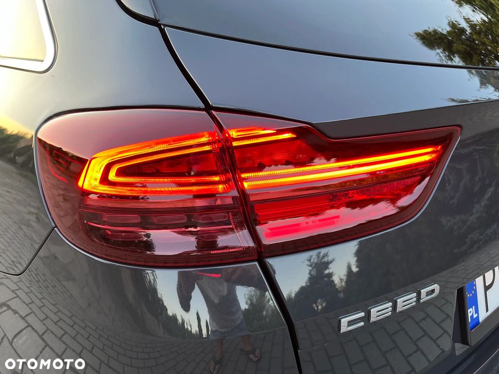 Kia Ceed 1.6 CRDi SCR L Business Line Plus - 29