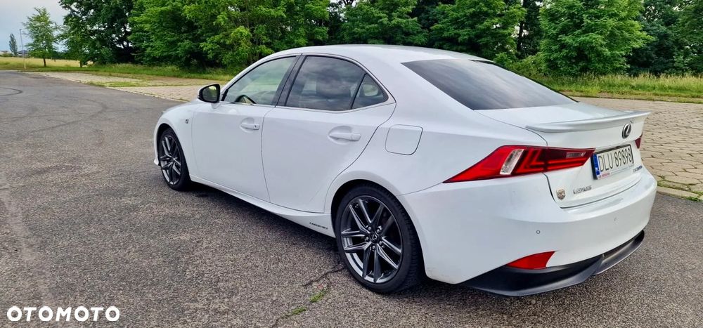 Lexus IS ver-300h-f-sport-eu6 - 4