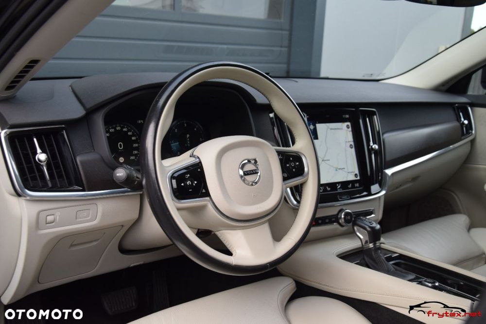 Volvo V90 Cross Country - 16