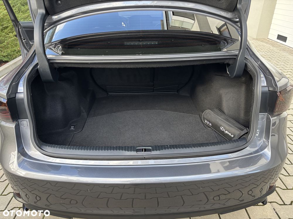 Lexus Is 2018 photo 4