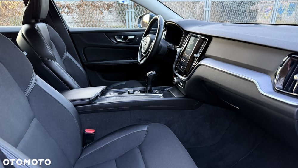 Volvo V60 D3 Momentum - 28