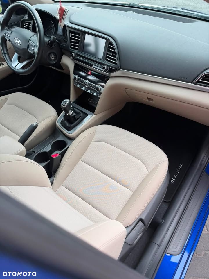 Hyundai Elantra 1.6 Comfort - 9