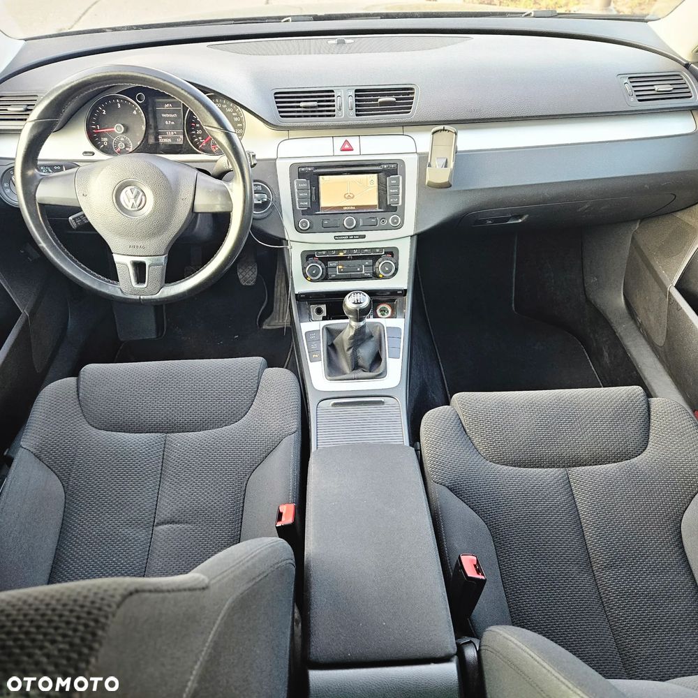 Volkswagen Passat 2.0 Blue TDI SCR Comfortline - 26