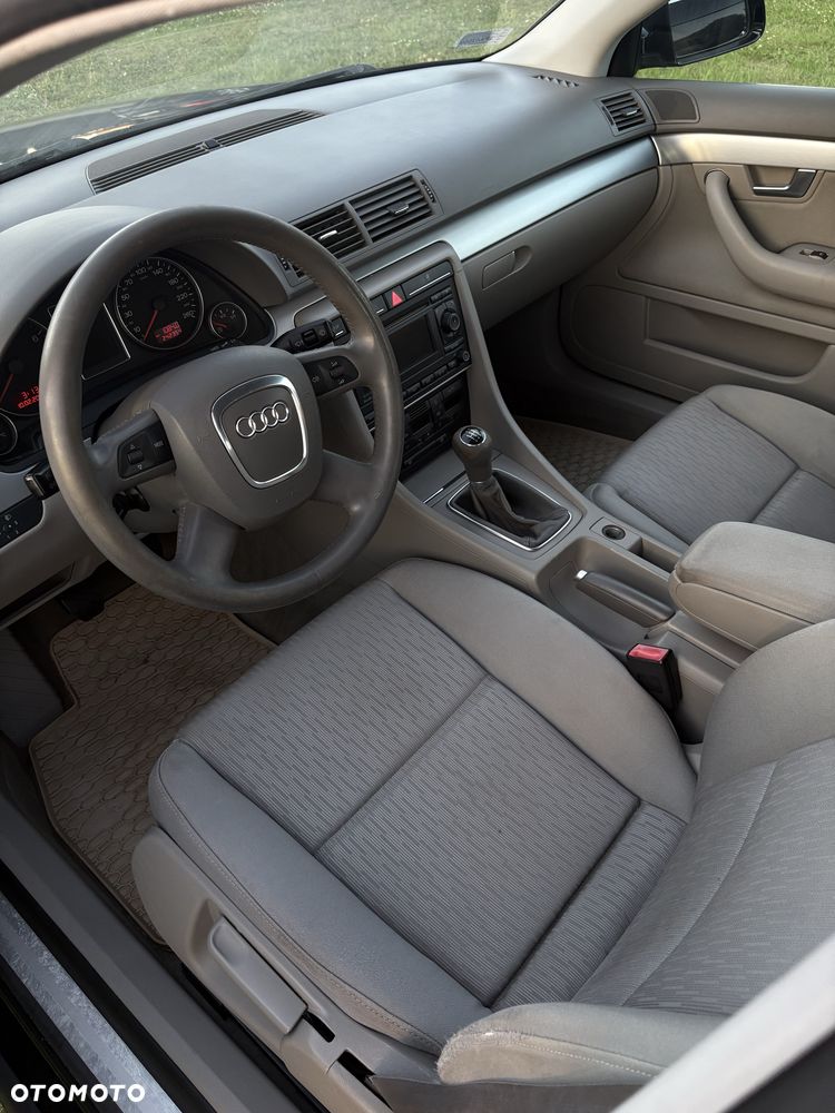 Audi A4 Limousine - 5