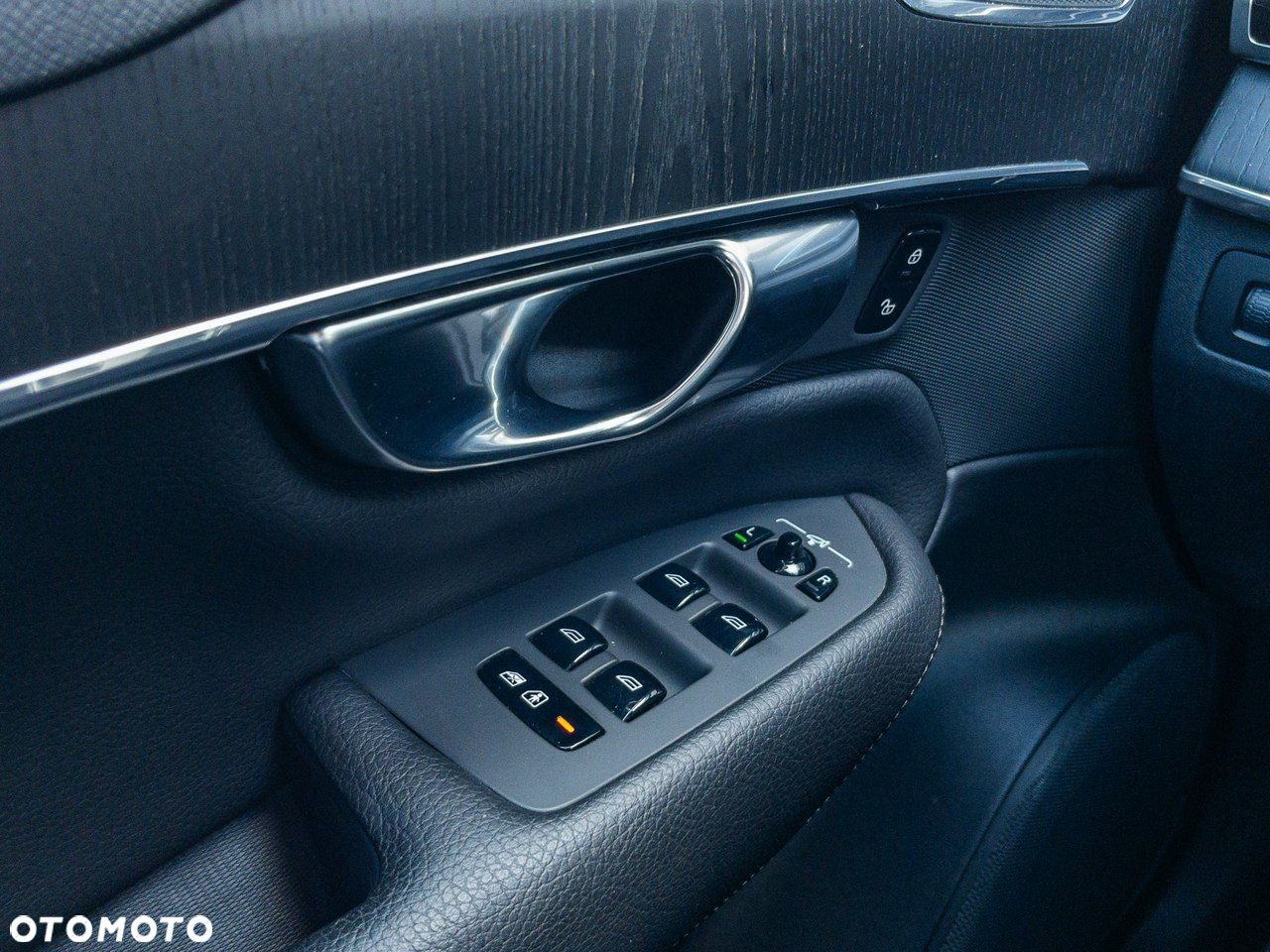 Volvo XC 90 - 16