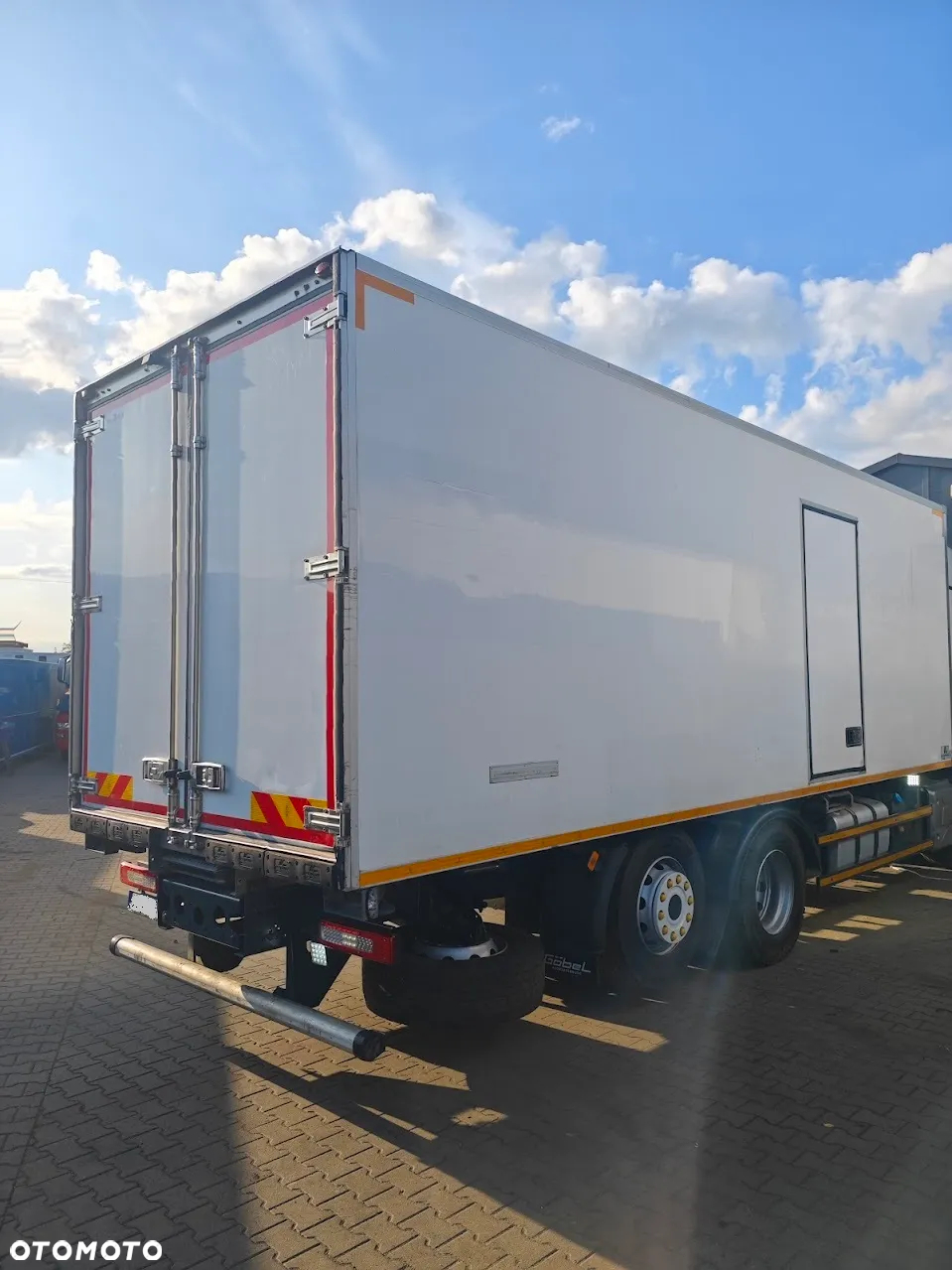Renault T 430 * 480 * chłodnia * izoterma * kontener * otwierany bok * przewierty * - 3