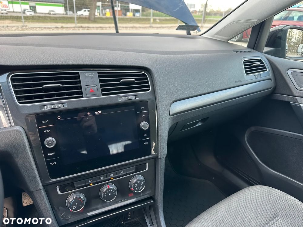 Volkswagen Golf - 14