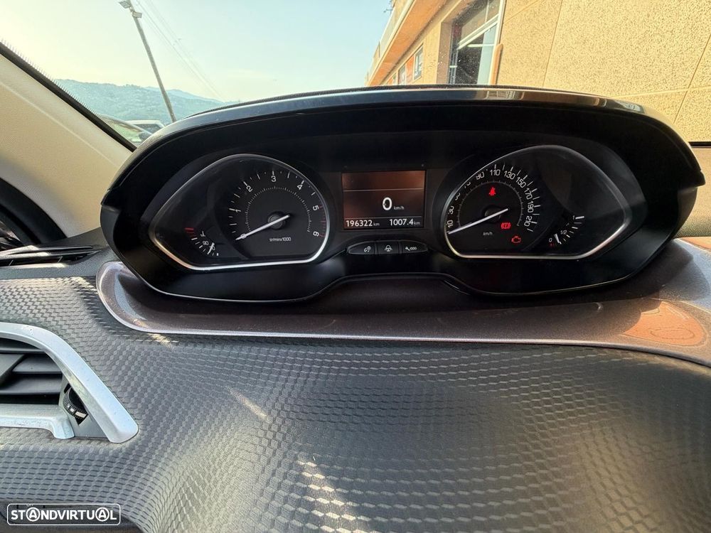 Peugeot 2008 1.6 e-HDi Allure - 11