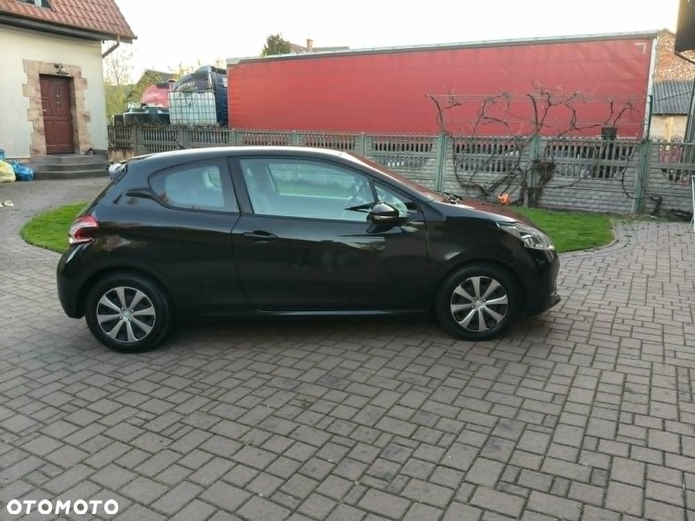 Peugeot 208 - 5