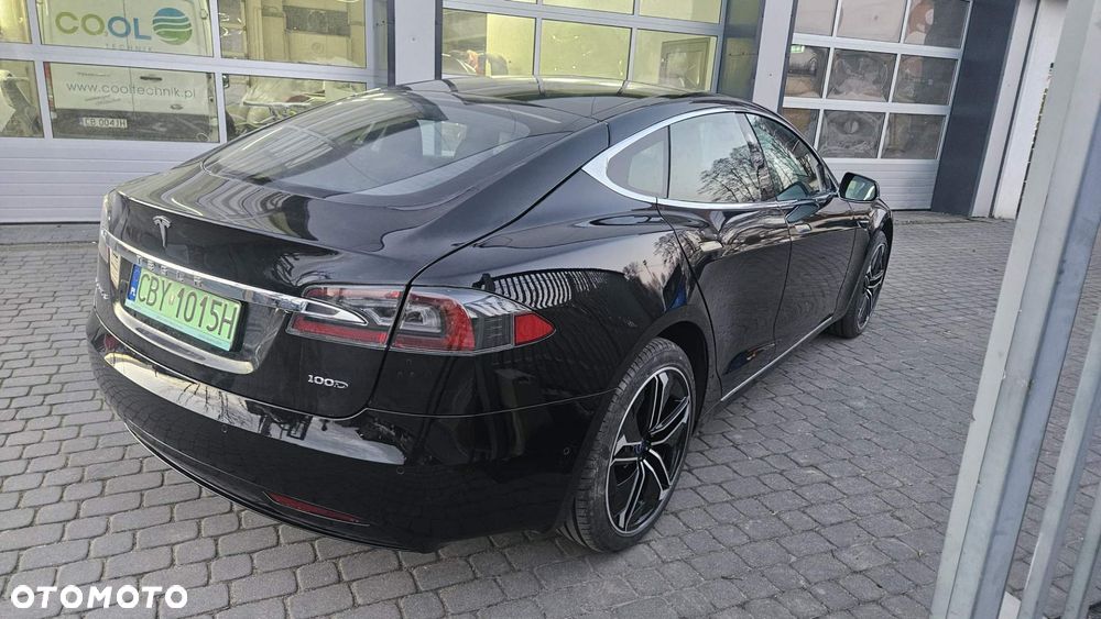 Tesla Model S - 8