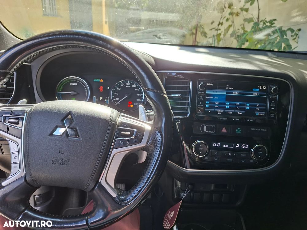 Mitsubishi Outlander 2.0 4WD Top - 5