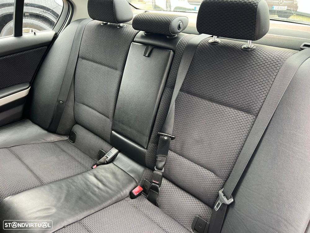 BMW 320 d EfficientDynamics Line Sport - 10