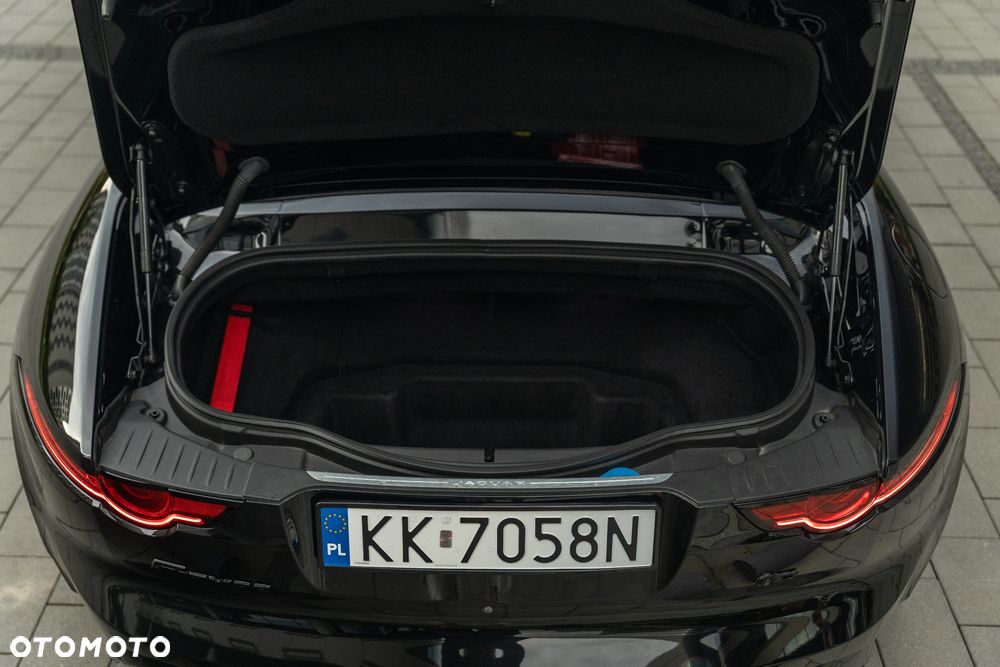 Jaguar F-Type R AWD - 18