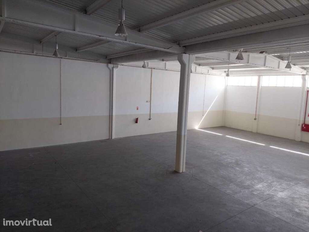Armazém para arrendar em Pero Pinheiro - Sintra - Grande imagem: 2/5