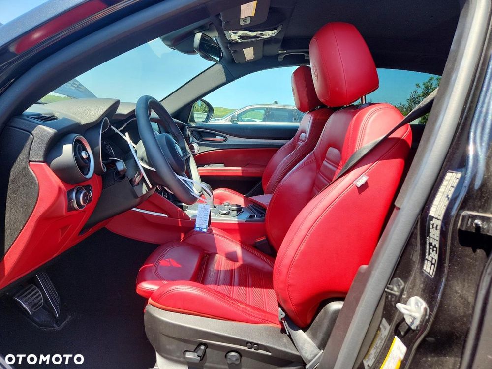 Alfa Romeo Stelvio 2.0 Turbo 16V AT8-Q4 Veloce Ti - 9