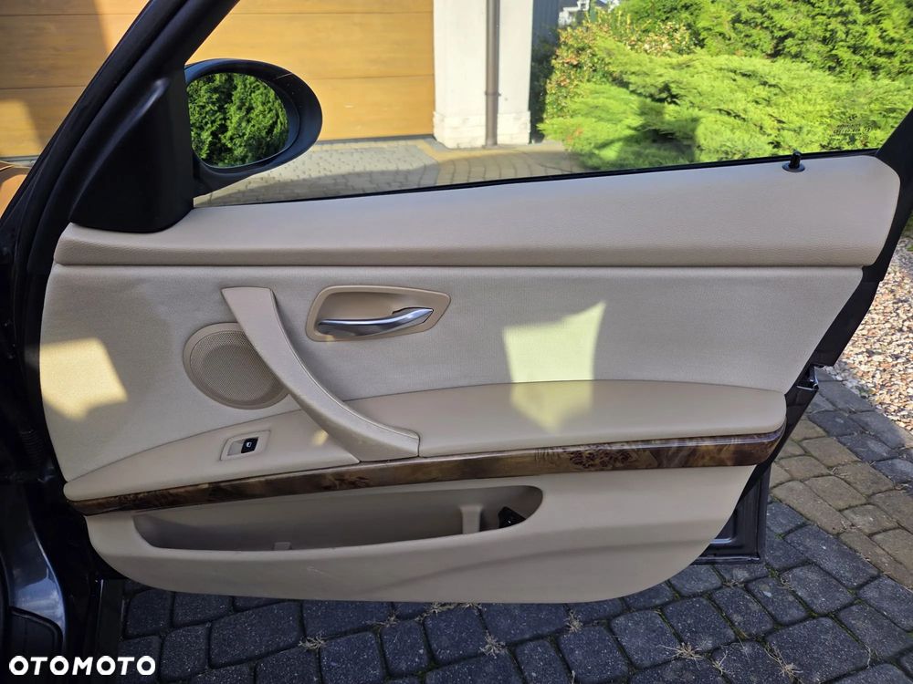 BMW Seria 3 320i - 26