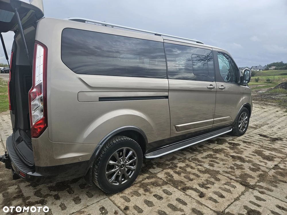 Ford Tourneo Custom - 19
