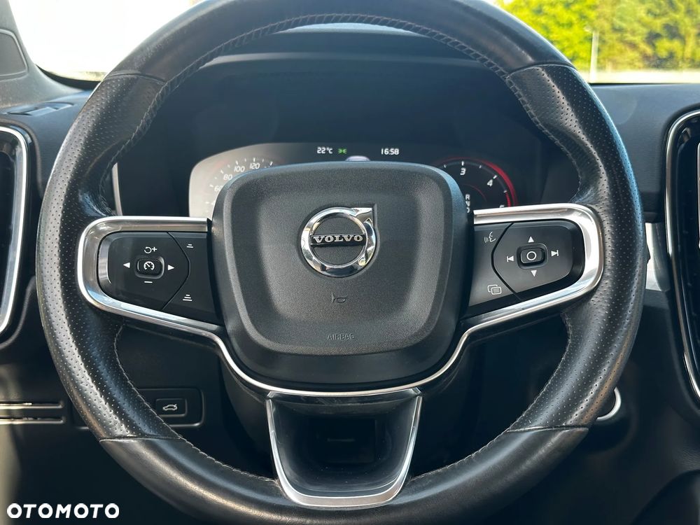 Volvo XC 40 D4 AWD Geartronic Momentum - 26