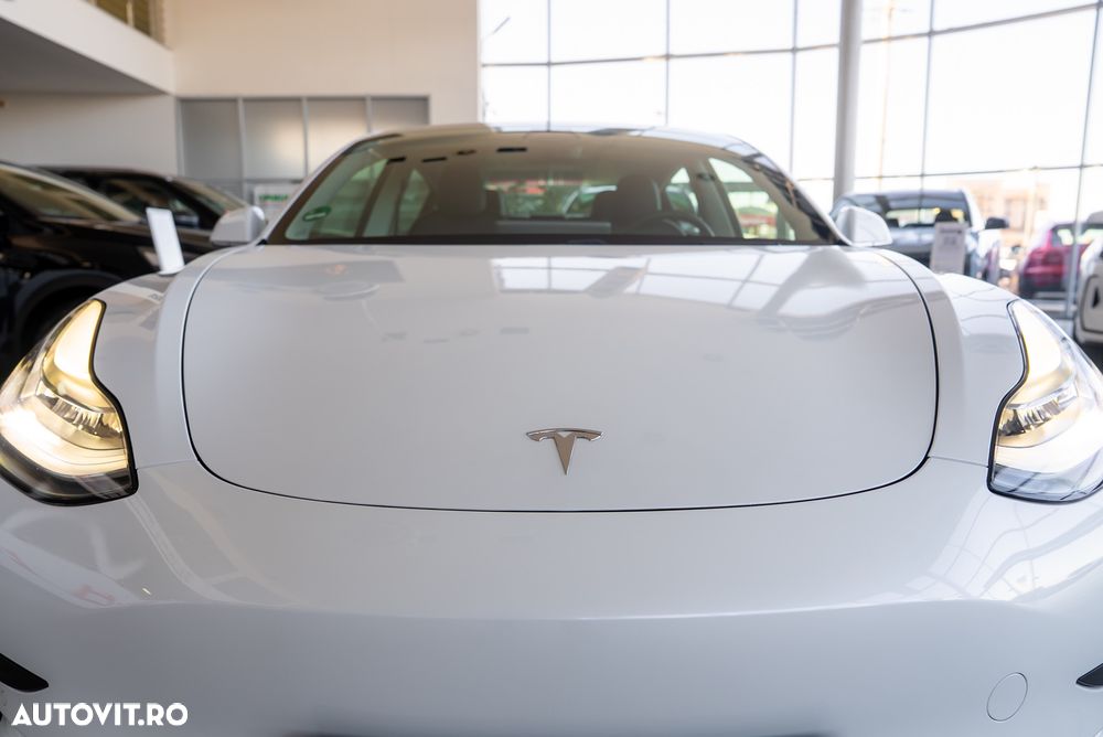 Tesla Model 3 - 9