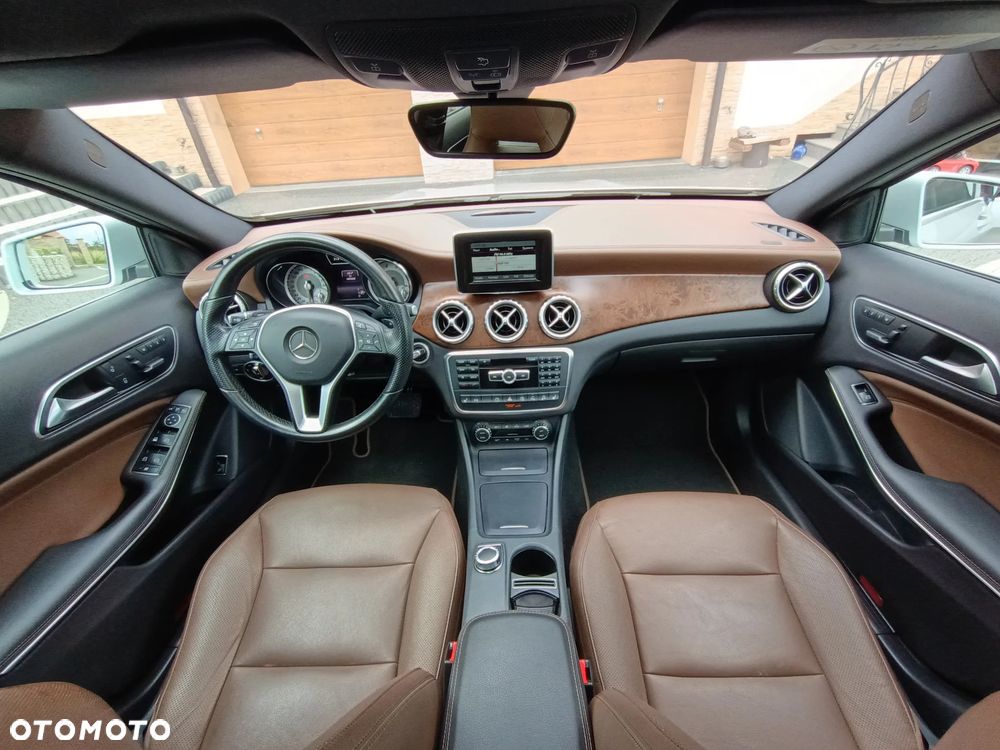 Mercedes-Benz GLA 250 4Matic 7G-DCT - 31