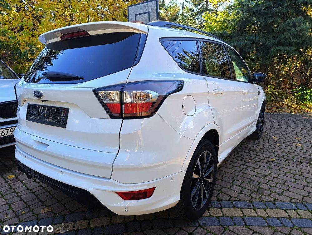 Ford Kuga 2.0 TDCi 2x4 Titanium - 4