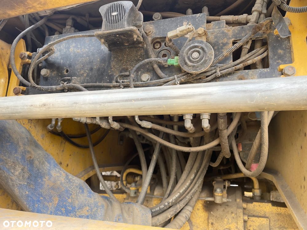 Komatsu WB97S-5E0 - 10