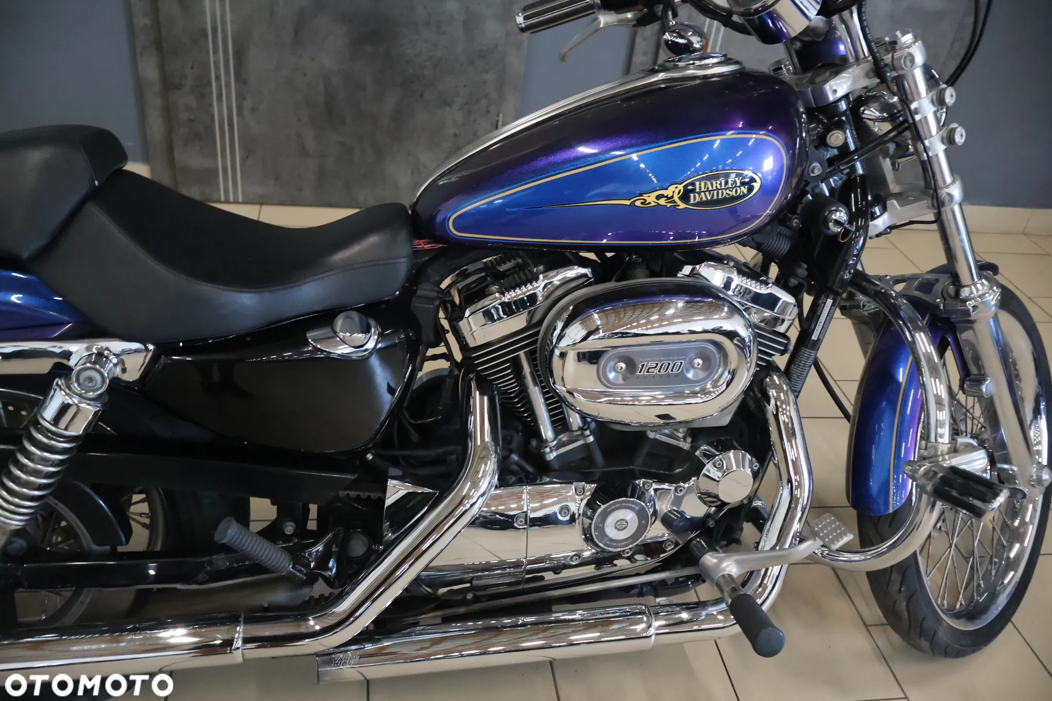 Harley-Davidson Sportster Custom 1200C - 10
