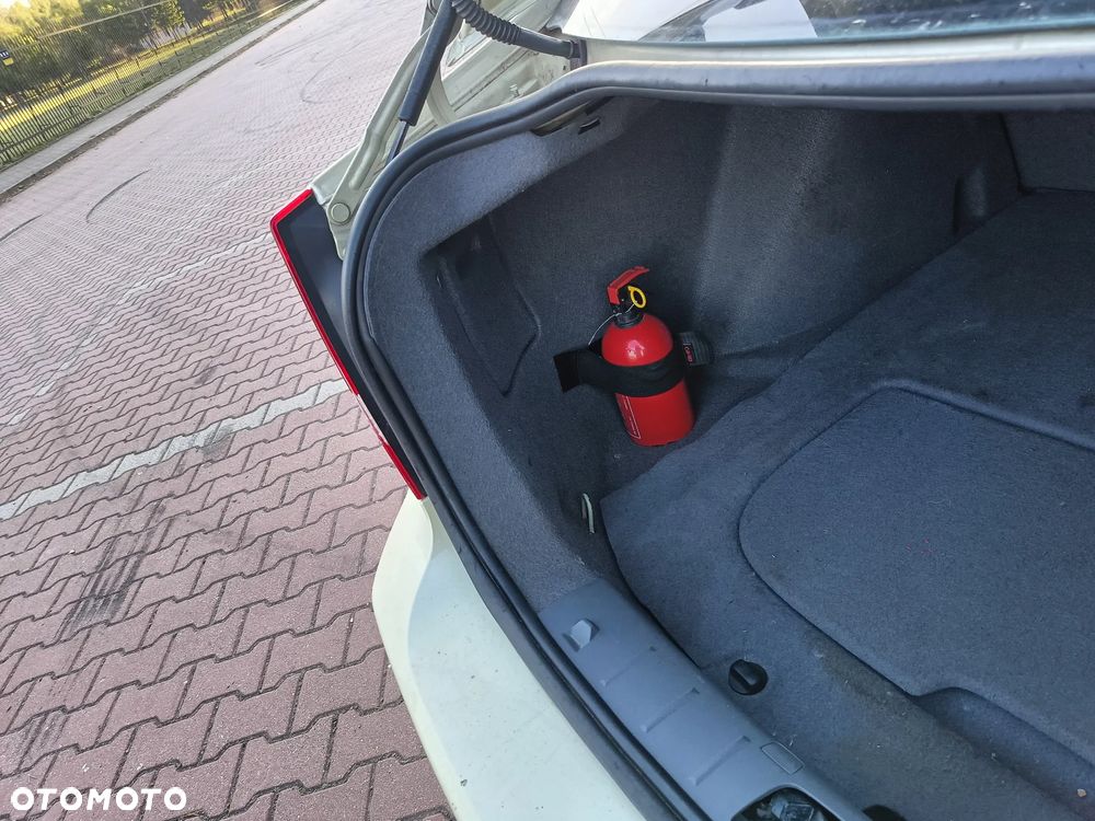 Volvo S40 1.8 - 10