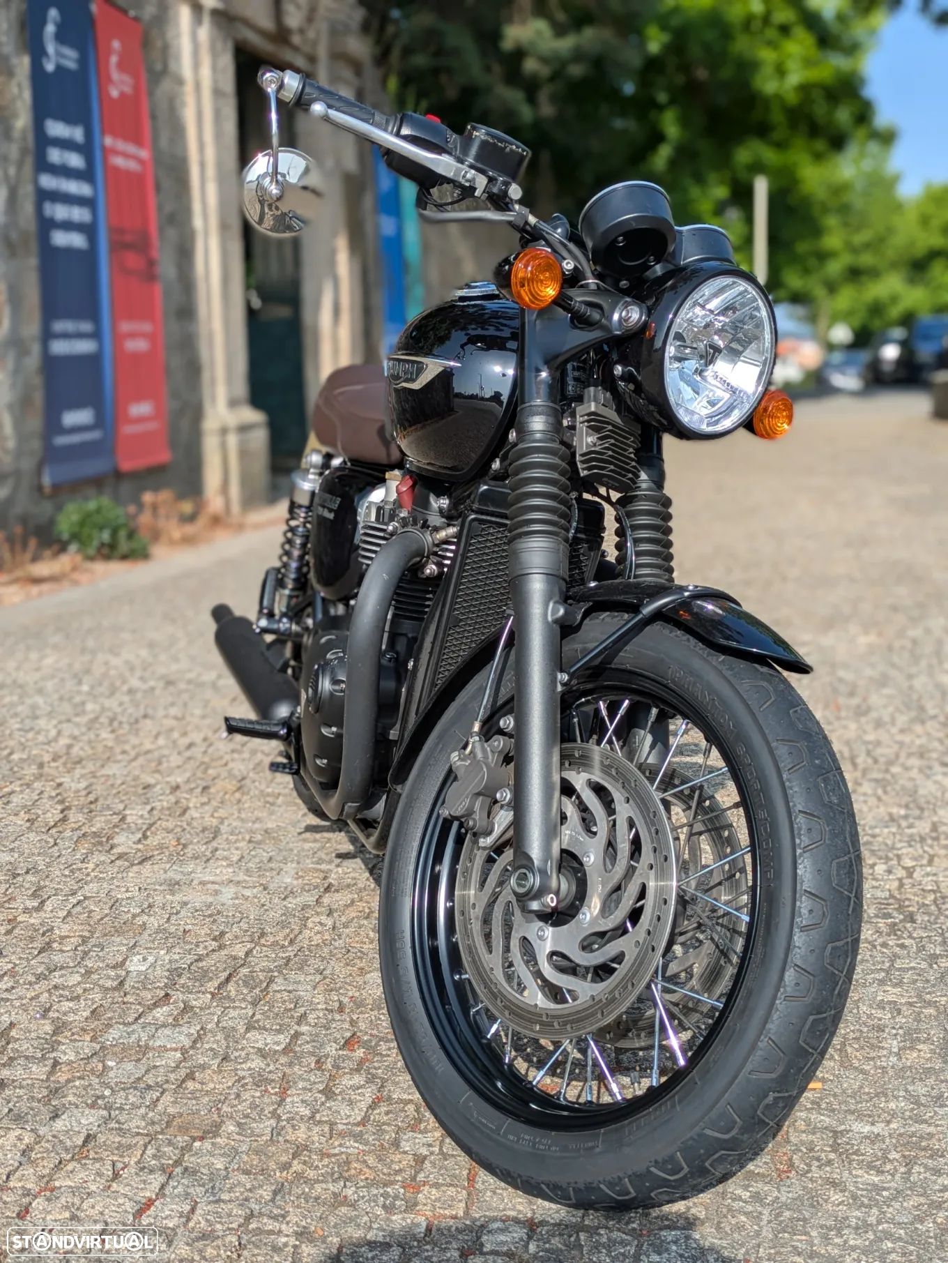 Triumph Bonneville T120 Black - 1